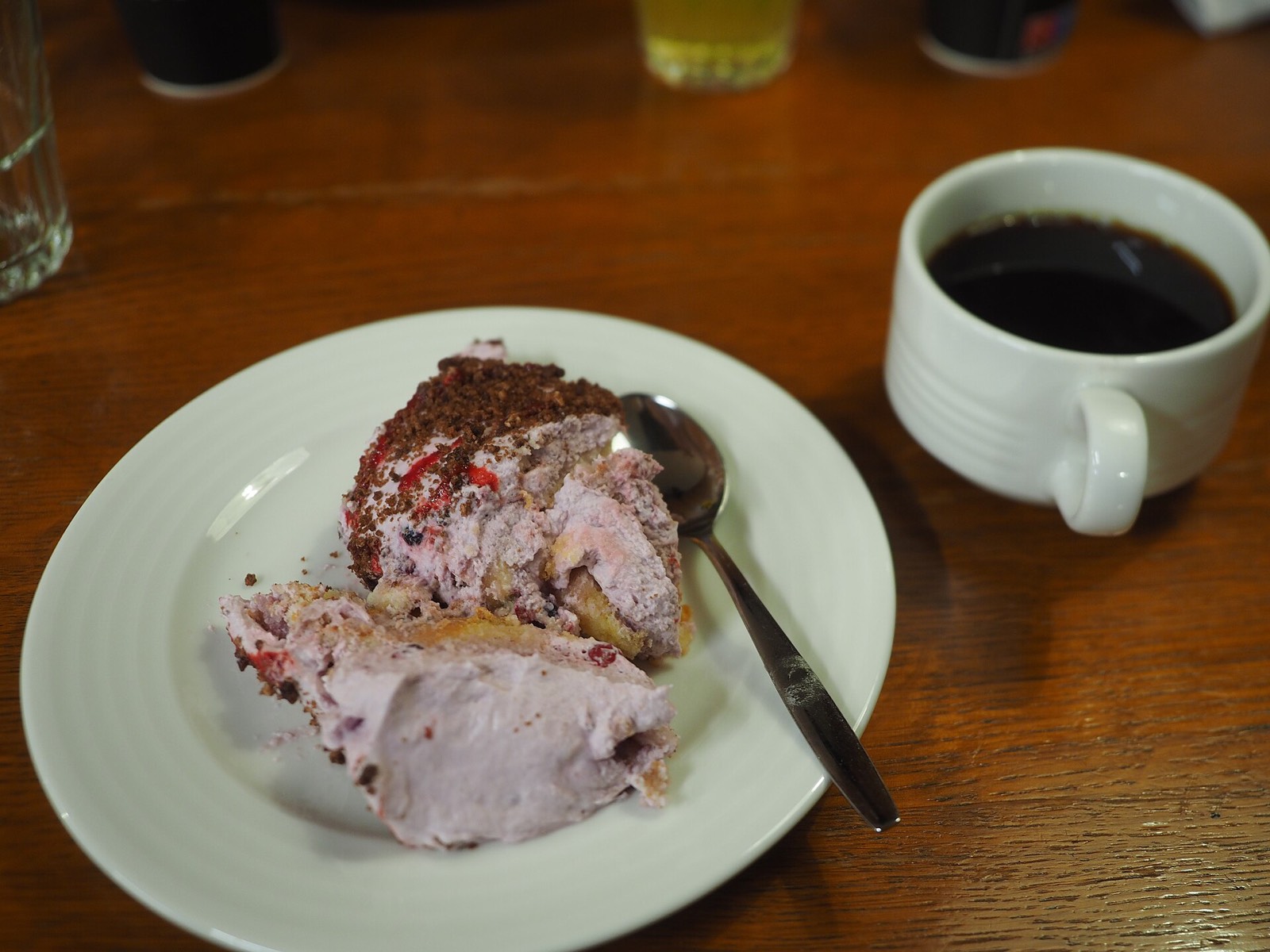 Torta szelet kávéval, illusztráció
